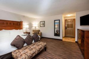 Postel nebo postele na pokoji v ubytování La Quinta Inn by Wyndham Bend