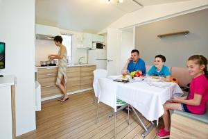 Gallery image of Hungarospa Thermal Camping Mobilház in Hajdúszoboszló