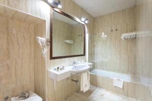 Uma casa de banho em Hotel Sao Joao De Deus by RIDAN Hotels