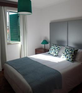Postel nebo postele na pokoji v ubytování Funchal petrolhead apartment