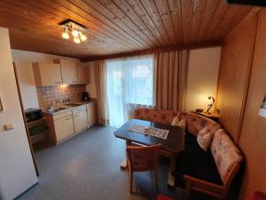 A kitchen or kitchenette at Apartment Rauch