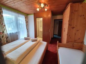 a bedroom with two beds and a window and a ceiling at Apartment Rauch in Zell am Ziller