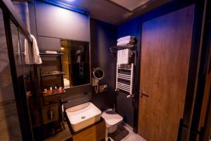 A bathroom at The Kayseri Loft Hotel