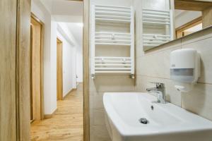 Koupelna v ubytování Sunny View 2 Bedroom Central Apartment + 28 fotografií