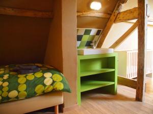Giường trong phòng chung tại Grote Goesting holiday house