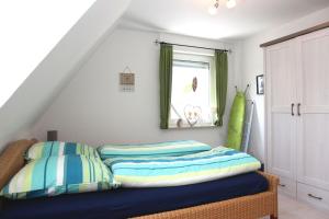 Tempat tidur dalam kamar di Ferienwohnung Olsberg