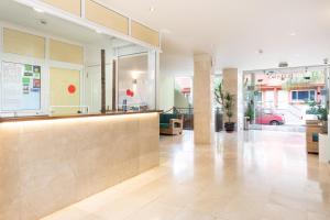 a lobby of a store with a counter in it at Residencial El Llano in Valle Gran Rey