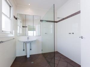A bathroom at Filoli', 91 Foreshore Drive - huge waterfront home