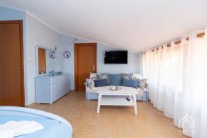 TV a/nebo společenská místnost v ubytování Villa Y sea view