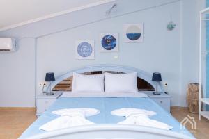 Postel nebo postele na pokoji v ubytování Villa Y sea view