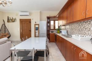 Kuchyň nebo kuchyňský kout v ubytování Villa Y sea view