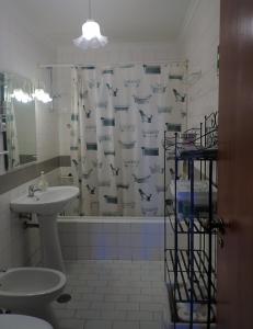 Koupelna v ubytování Funchal petrolhead apartment