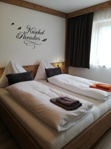 A bed or beds in a room at Appartements Spitaler