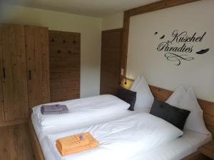 A bed or beds in a room at Appartements Spitaler