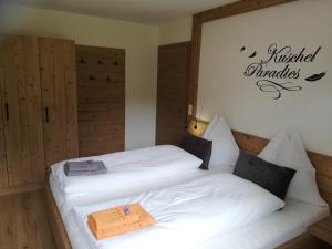 A bed or beds in a room at Appartements Spitaler