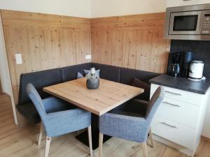 A kitchen or kitchenette at Appartements Spitaler