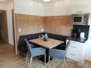 A kitchen or kitchenette at Appartements Spitaler