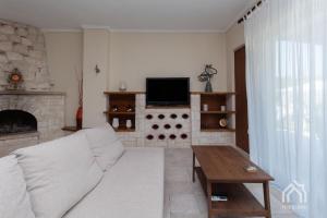 TV a/nebo společenská místnost v ubytování Villa Y sea view
