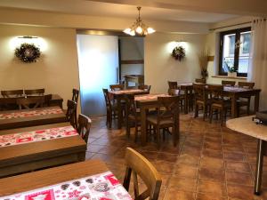 Reštaurácia alebo iné gastronomické zariadenie v ubytovaní DW Basia pokoje i apartament