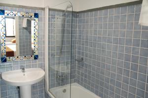 Koupelna v ubytování La Piquera Hostal