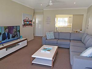 Gallery image of 15 'Kanangra', 39 Soldiers Point Road - fantastic unit right on the water in Soldiers Point