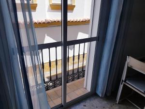 A balcony or terrace at Apartamento Conil Playa & céntrico, con Aire Acond y WIFI -SOLO FAMILIAS Y PAREJAS-