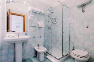 Kamar mandi di Villa San Lorenzo