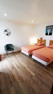 Katil atau katil-katil dalam bilik di Les Muches