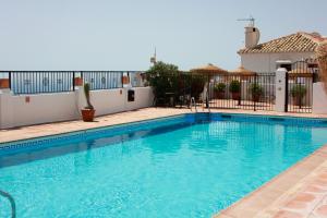 Bazén v ubytování Mijas Pueblo Cosy Townhouse, sleeps 4 nebo v jeho okolí