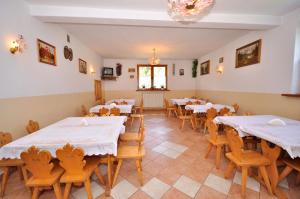 En restaurant eller et spisested på Pokoje Gościnne U Marysi