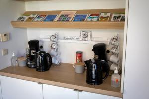 Coffee and tea making facilities at B&B Lievejan