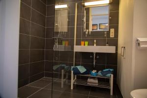 A bathroom at B&B Lievejan