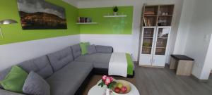 Ein Sitzbereich in der Unterkunft FeWo Hafner "Zuhause mit Ausblick"