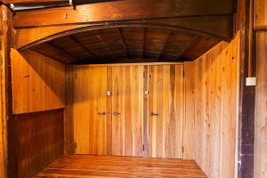 an empty sauna with wooden walls and a wooden floor at 屋久杉楼 七福 in Yakushima