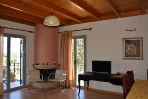 TV a/nebo společenská místnost v ubytování Lotus Sea View Apartments