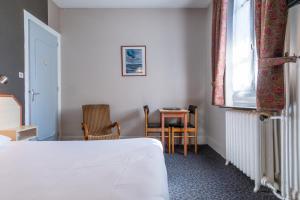 Postel nebo postele na pokoji v ubytování Hôtel des Bains