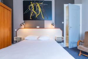 Postel nebo postele na pokoji v ubytování Hôtel des Bains