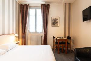 Postel nebo postele na pokoji v ubytování Hôtel des Bains