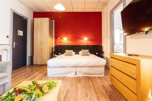 Postel nebo postele na pokoji v ubytování Hôtel des Bains