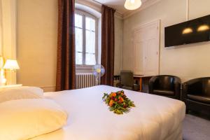 Postel nebo postele na pokoji v ubytování Hôtel des Bains