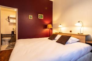 Postel nebo postele na pokoji v ubytování Hôtel des Bains