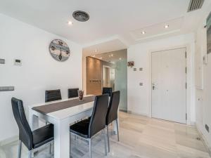 Fotografia z galérie ubytovania Lujoso apartamento con piscina comunitaria en la Costa del Sol v Marbelli