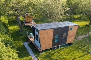 an aerial view of a tiny house in a yard at Ô p'tit nid Milie in Bellefontaine