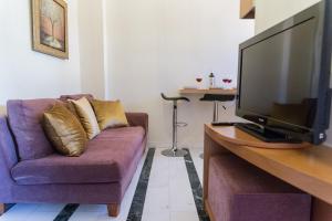 TV a/nebo společenská místnost v ubytování Irene Suite Chania