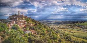 a hill with a castle on top of it at Raiz Alentejana in Reguengos de Monsaraz