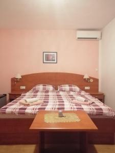 Säng eller sängar i ett rum på Smještajni objekt Padovan
