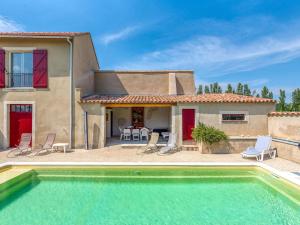 Hồ bơi trong/gần Cosy Holiday Home in Provence with Swimming Pool