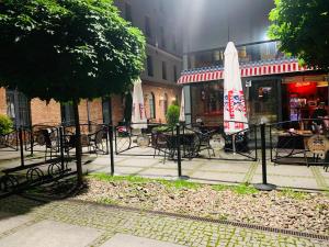 Reštaurácia alebo iné gastronomické zariadenie v ubytovaní Apartament Stara Przędzalnia