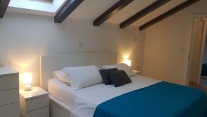 Postel nebo postele na pokoji v ubytování Guest House Galeb2