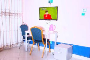 TV a/nebo společenská místnost v ubytování Nora Hotel